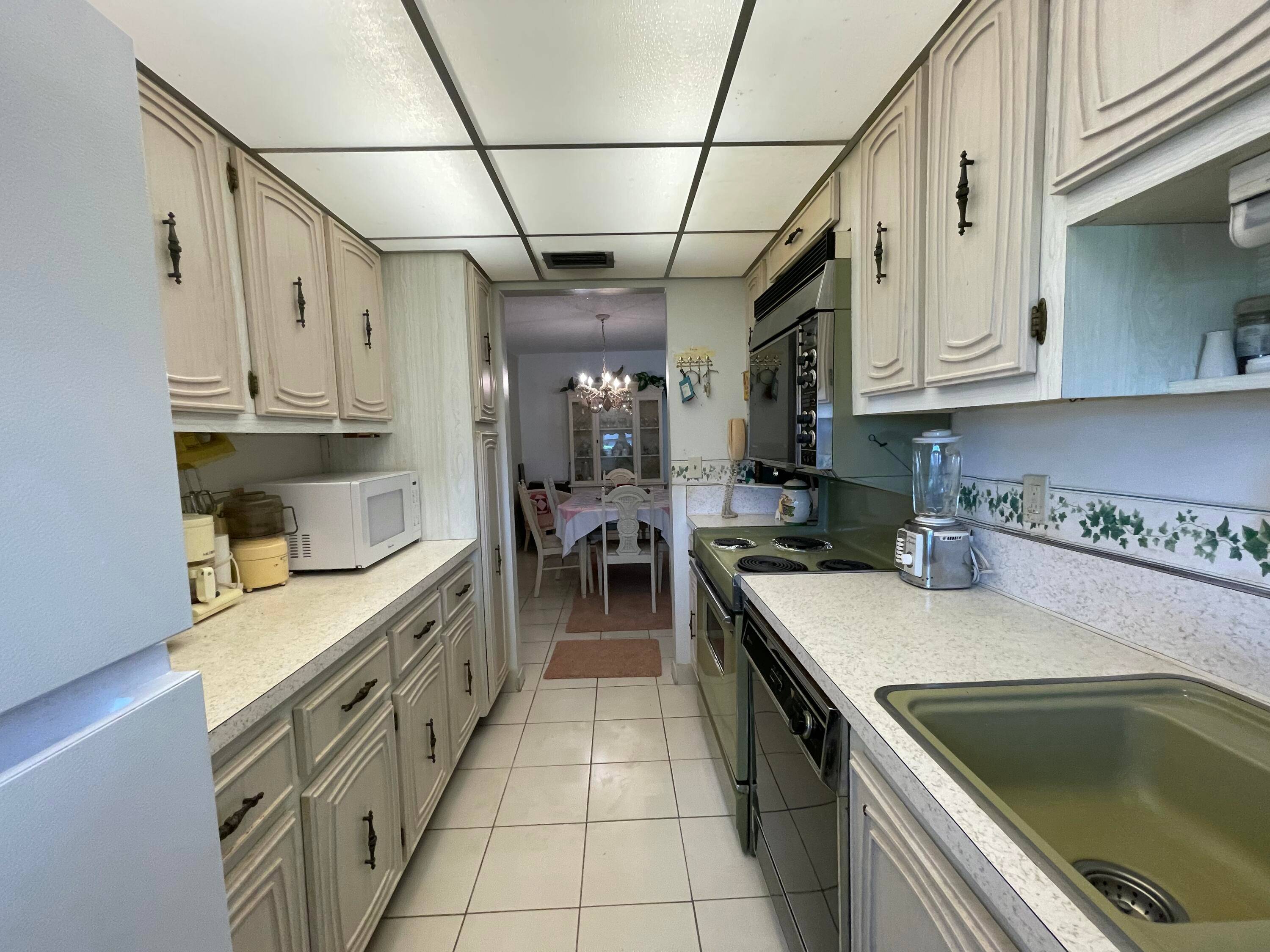 Welcome to your Piece of Florida Paradise in High Point Section 4, Delray Beach, Florida !