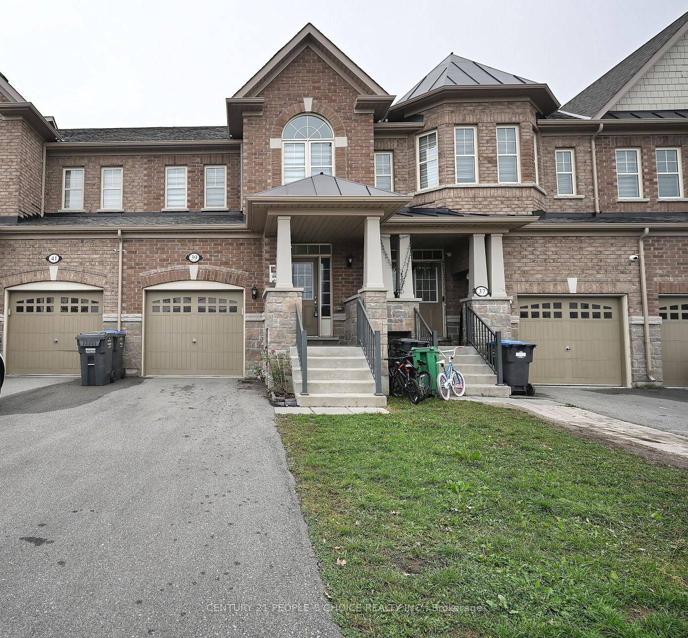 FREEHOLD 2 STOREY NO MAINTENANCE FEE !