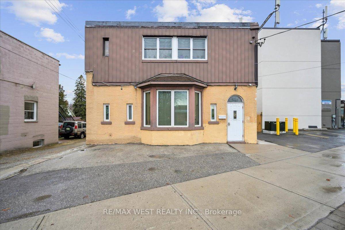 6. 6 Cap Rate ! 6 Unit Multiplex For Sale.