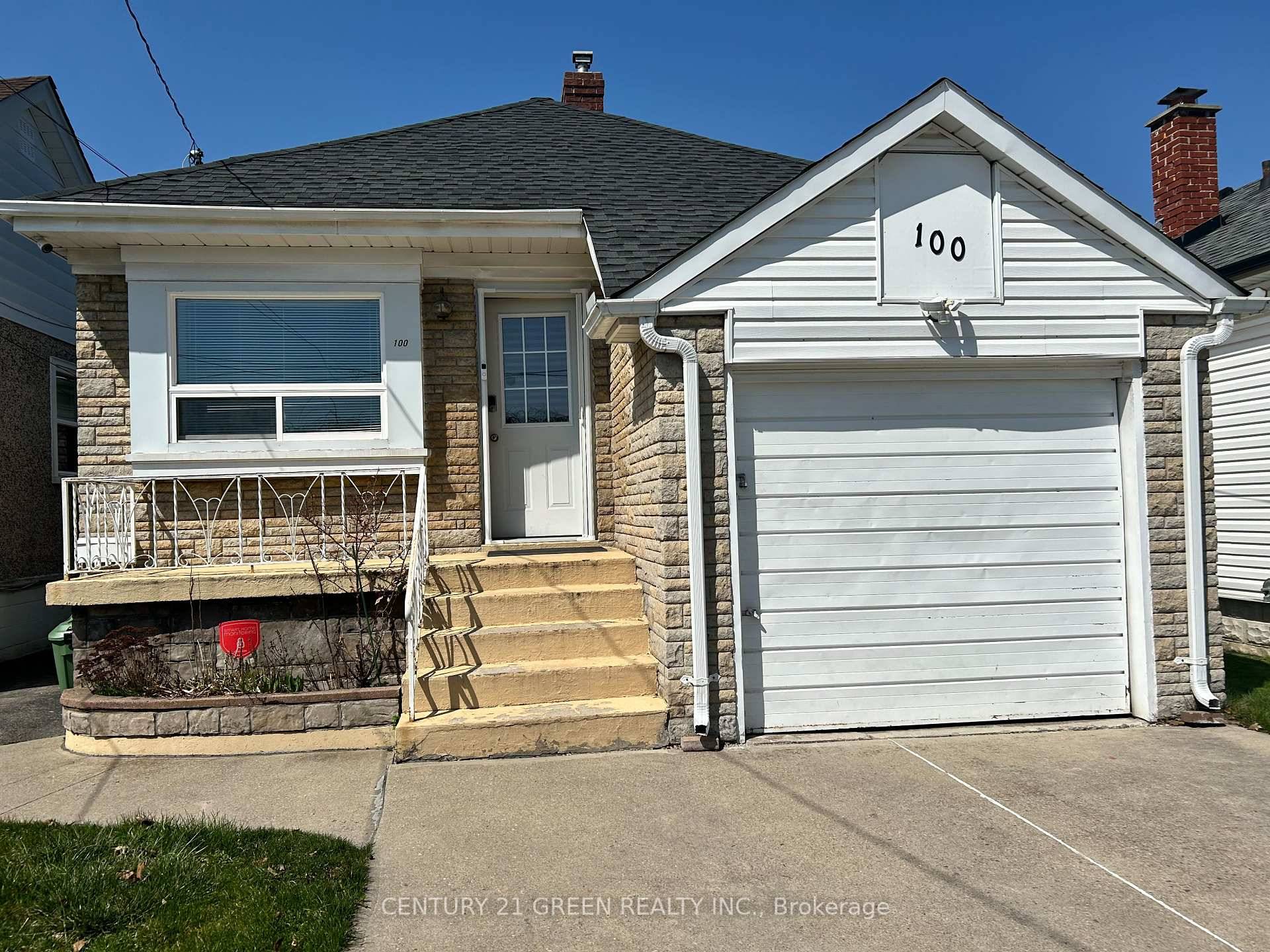 Charming 2 Bedroom Detached Home with Basement Apartment !