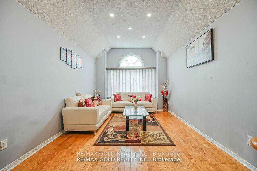Beautiful 3 Bedrooms 1 Bedroom Finished Basement W Sep Entrance.