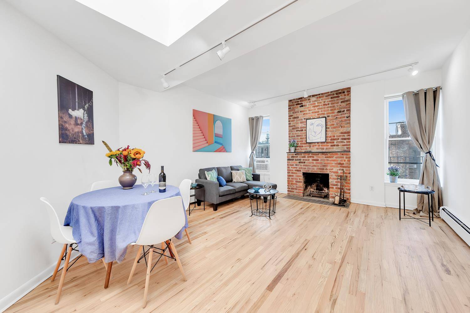 Large, light and lovely top floor 2 bed, 2 bath Condominium in Prime Park Slope !