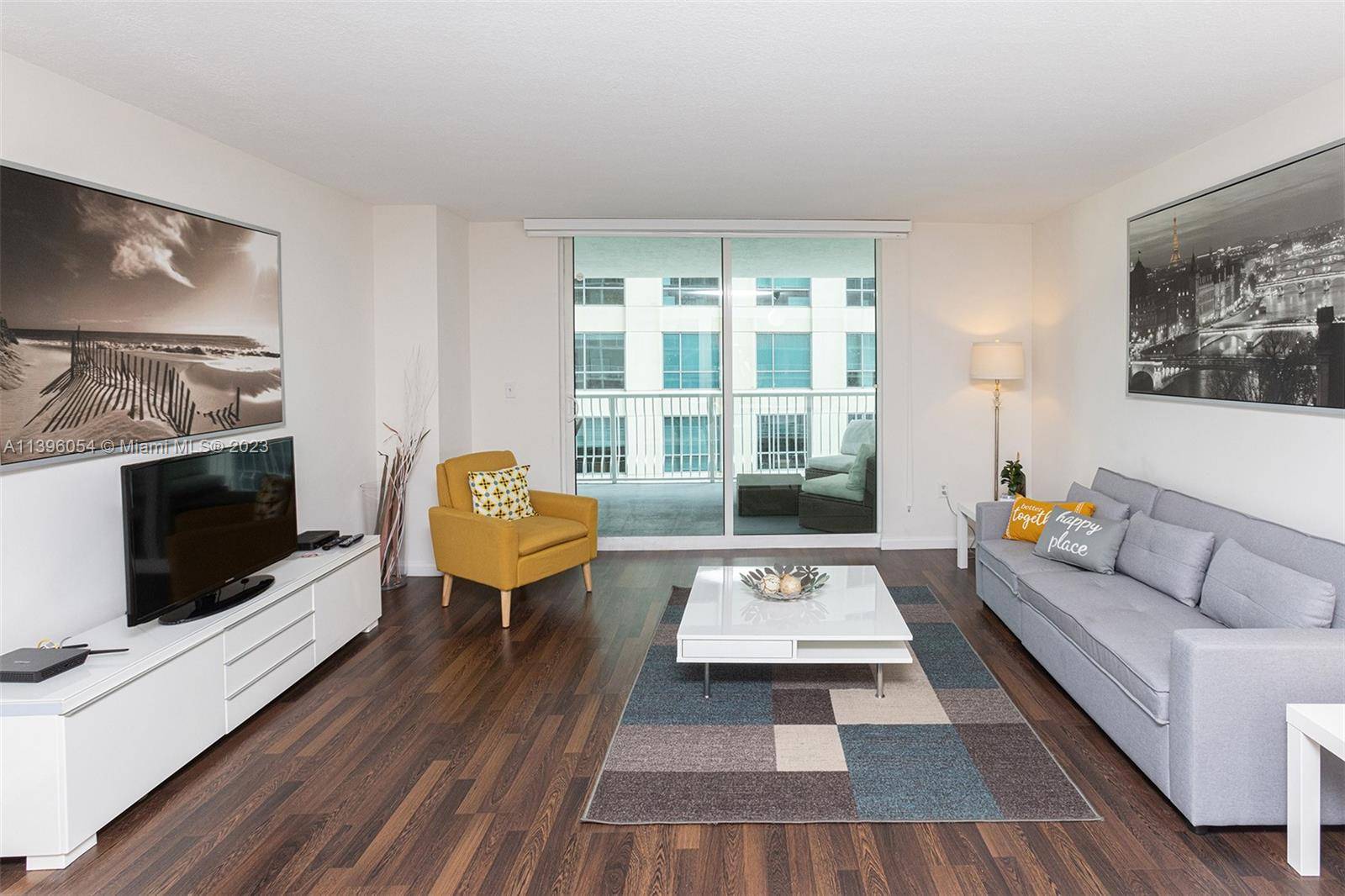 Beautiful apartment 1 bedroom 1 bathroom at The Club at Brickell Bay condo.