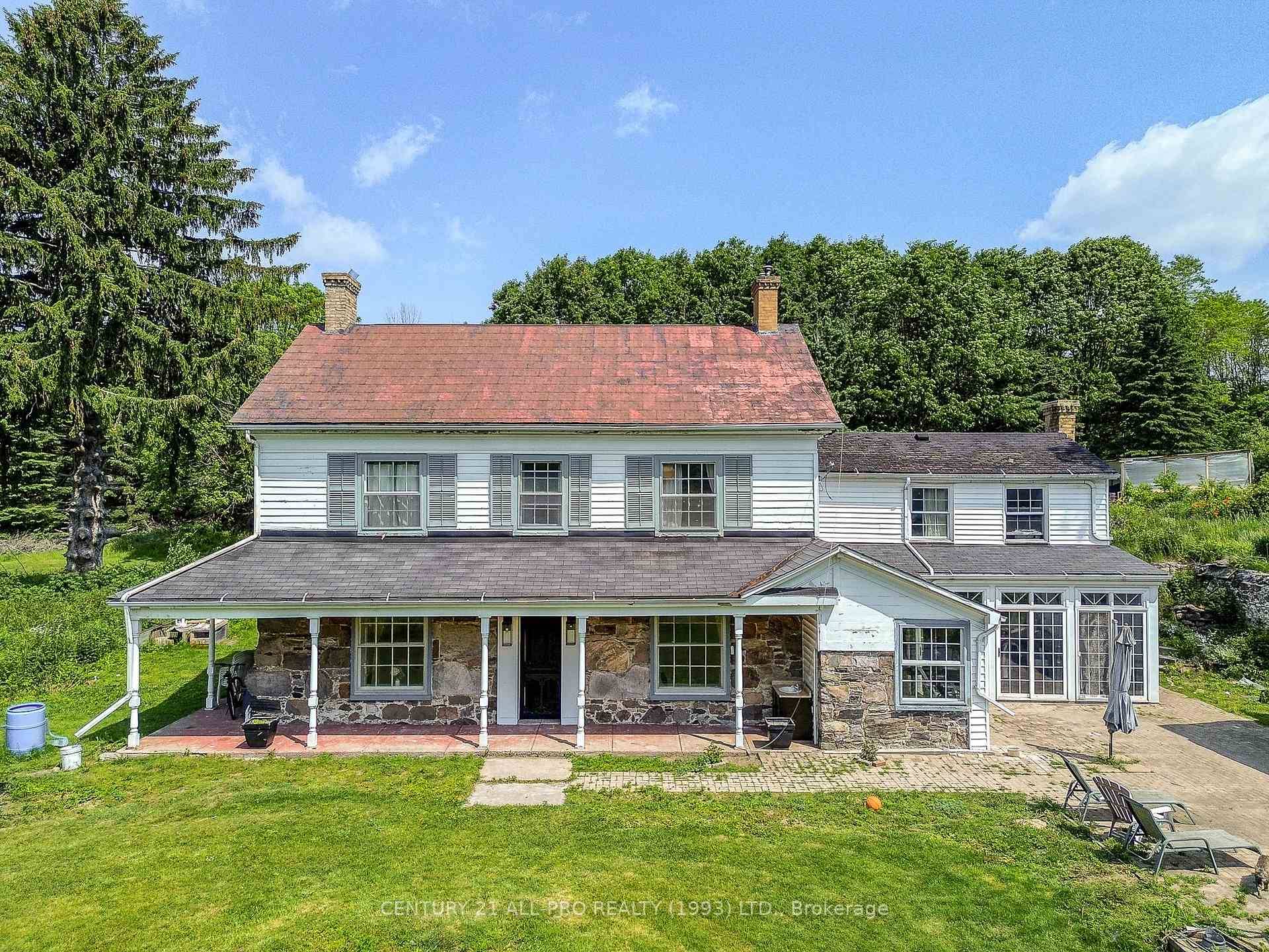 Charming Country Retreat with Endless Potential.