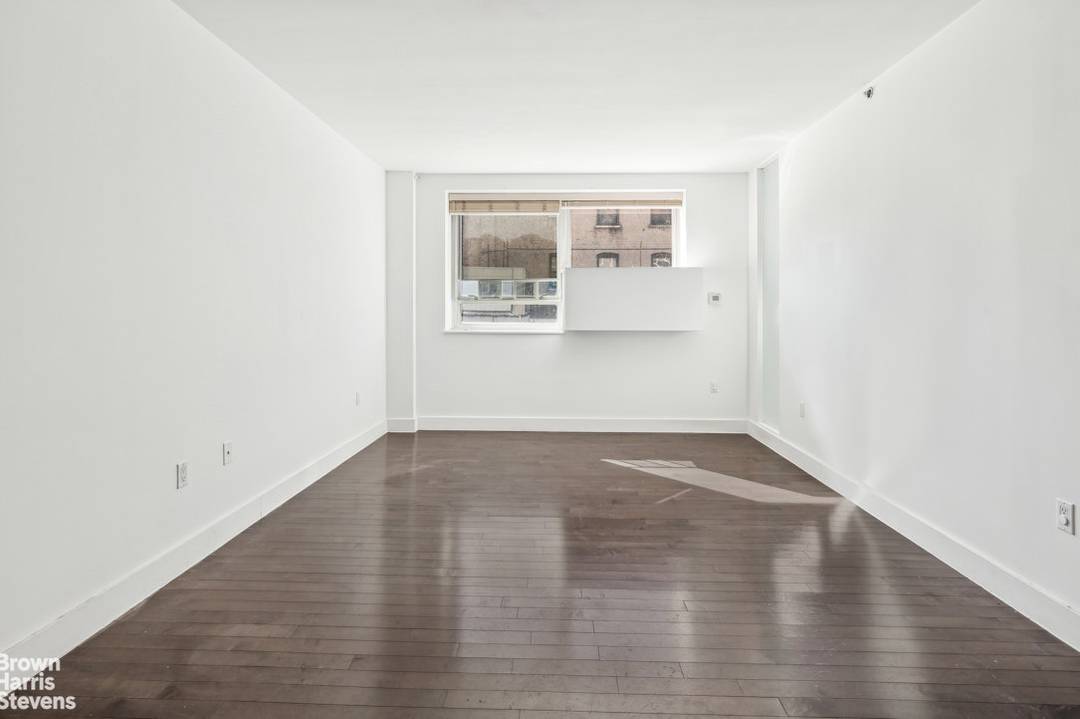Lovely NEW TO MARKET 1 bedroom in highly desirable condop building situated directly on beautiful Morningside Park.
