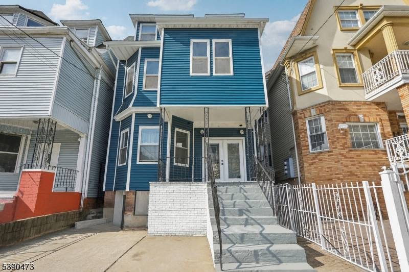 Discover the unbeatable CASH FLOW potential at 308 Clifton Avenue !