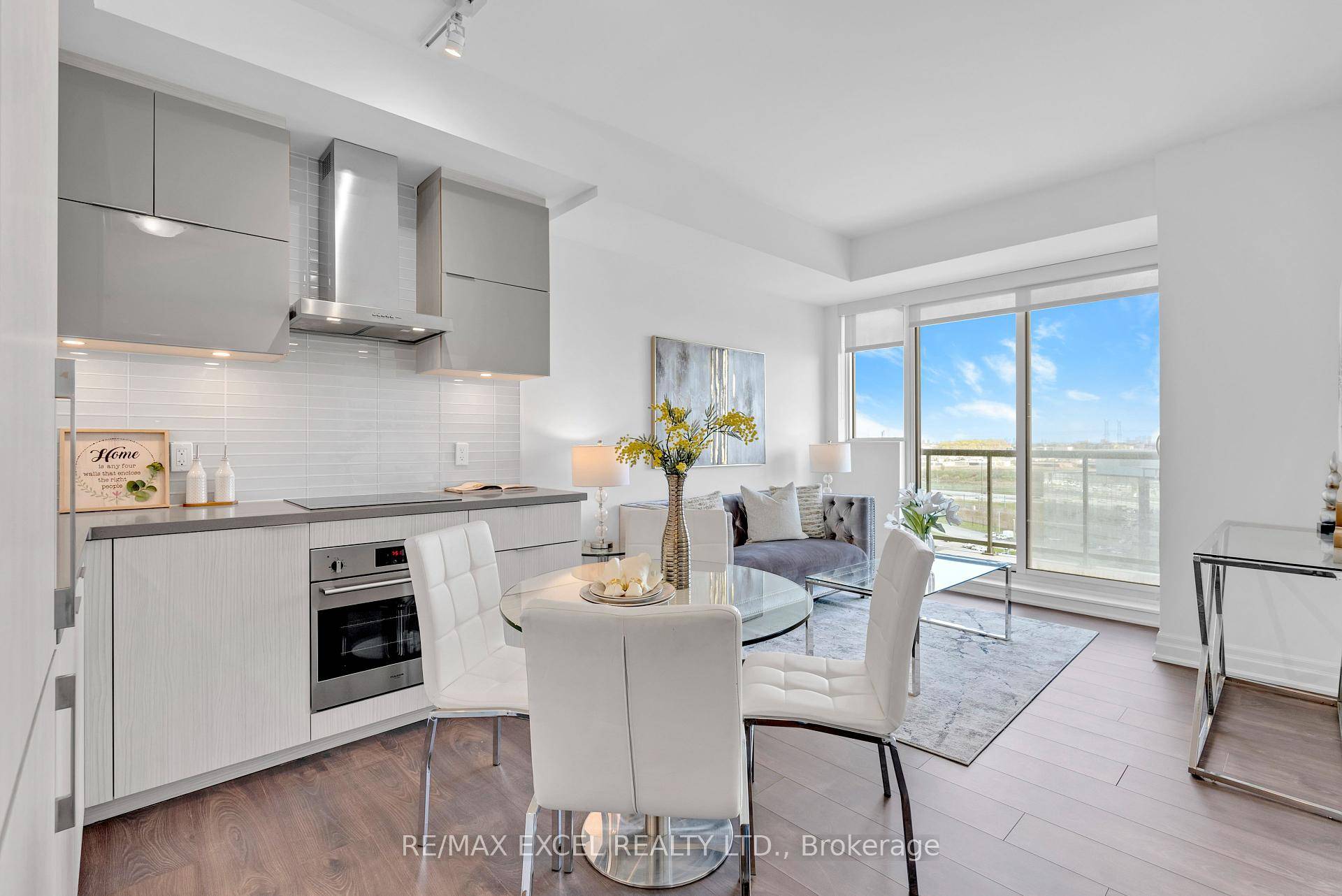 You Must See This Luxurious Condo Suite Located In Prestigious Unionville Of Downtown Markham !