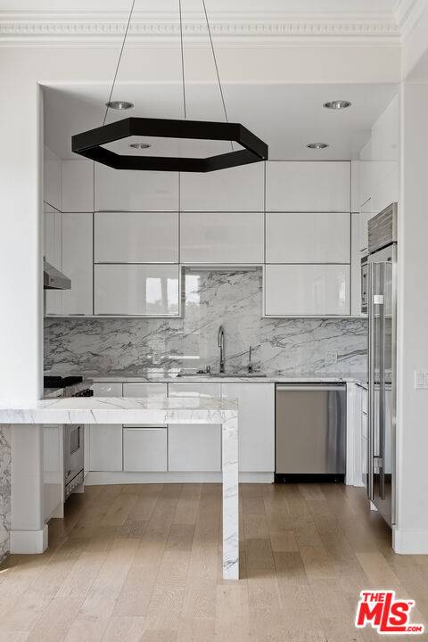 438   Arnaz Dr 3BR Beverly Grove La