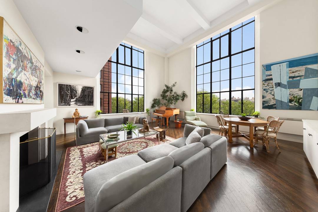 Enjoy an incomparable luxury lifestyle in one of Lincoln Square's most iconic prewar cooperatives, at the corner of Central Park West !