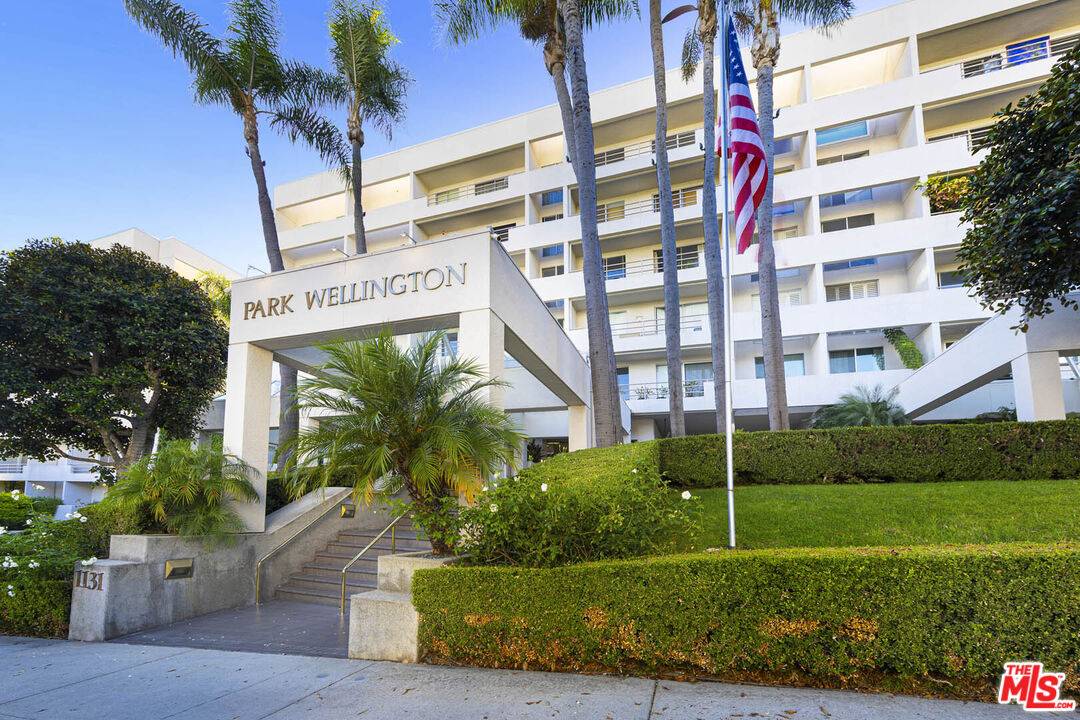 1131 Alta Loma Rd 2BR Sunset Strip La