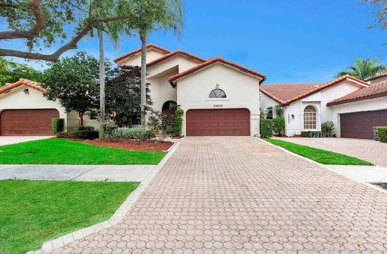 Great big house in desirable Boca Pointe.