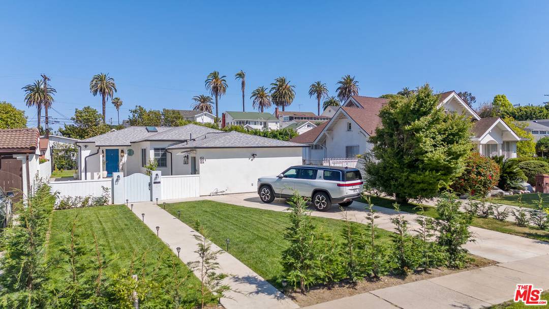 1152  S Windsor Blvd 5BR La