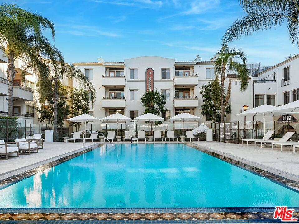 1041  E Glendon Ave 1BR Westwood La