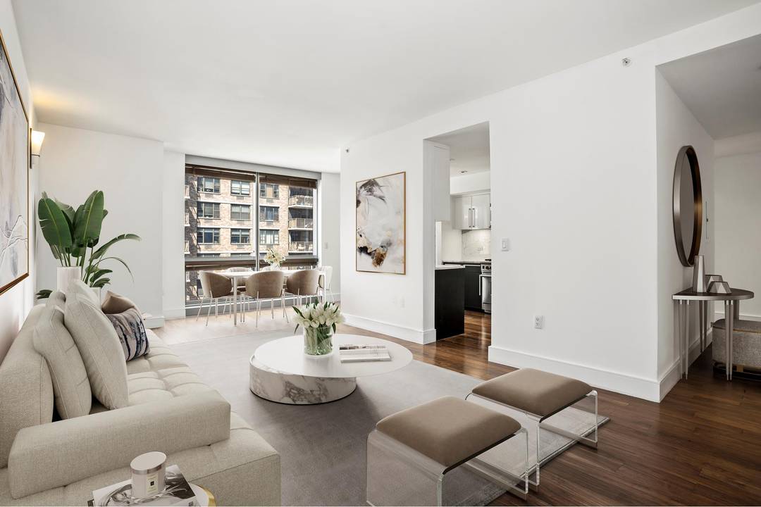 Apartment 5C is an immaculate 1, 300 SF, bright and spacious 2 bedroom, 2 bathroom residence with a versatile dining alcove, floor to ceiling windows, and top of the line ...
