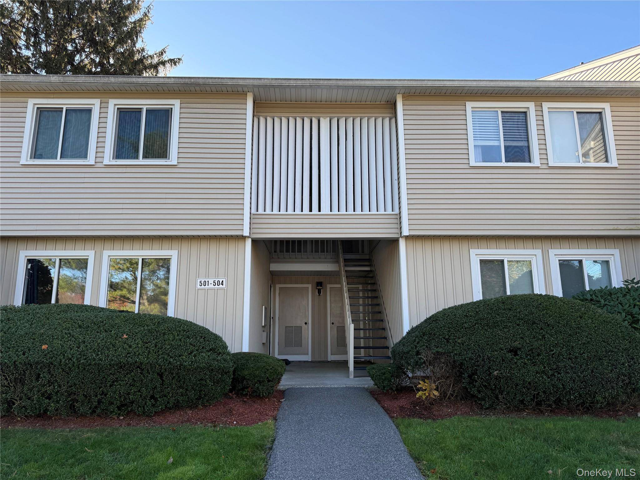 Fully Renovated in 2024 Move In Ready First Floor End Unit in High Meadow !