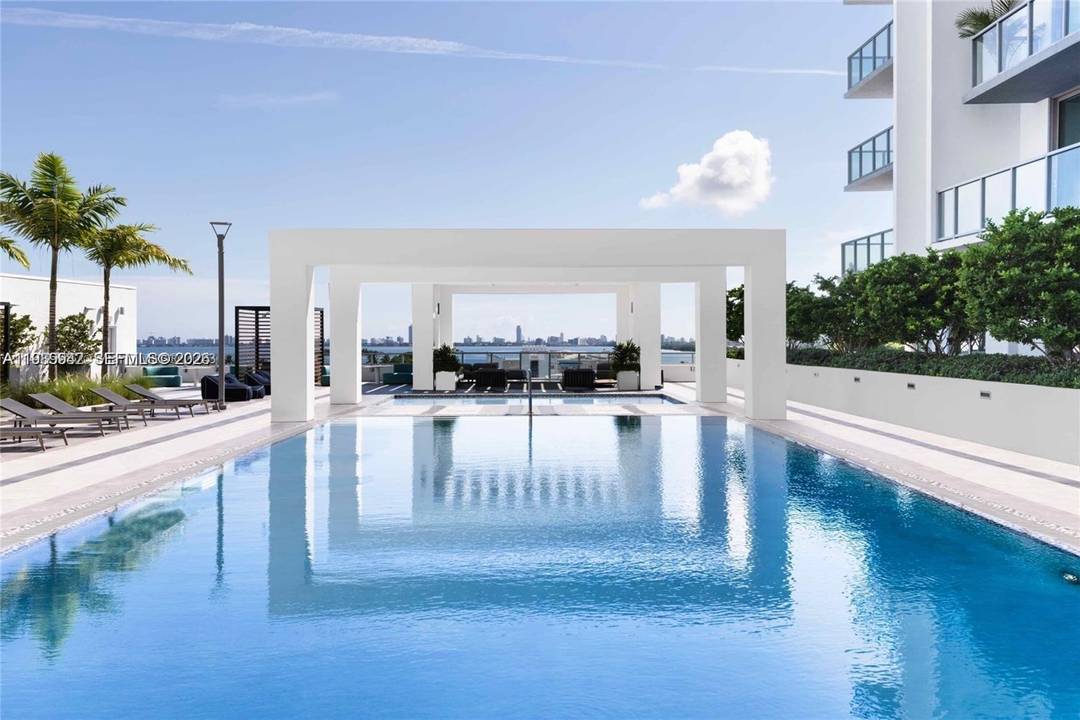 WN A PIECE OF MIAMI S VIBRANT DESIGN DISTRICT WITH THIS BEAUTIFUL FULLY FURNISHED 1 BED 1 BATH CONDO HOTEL UNIT !