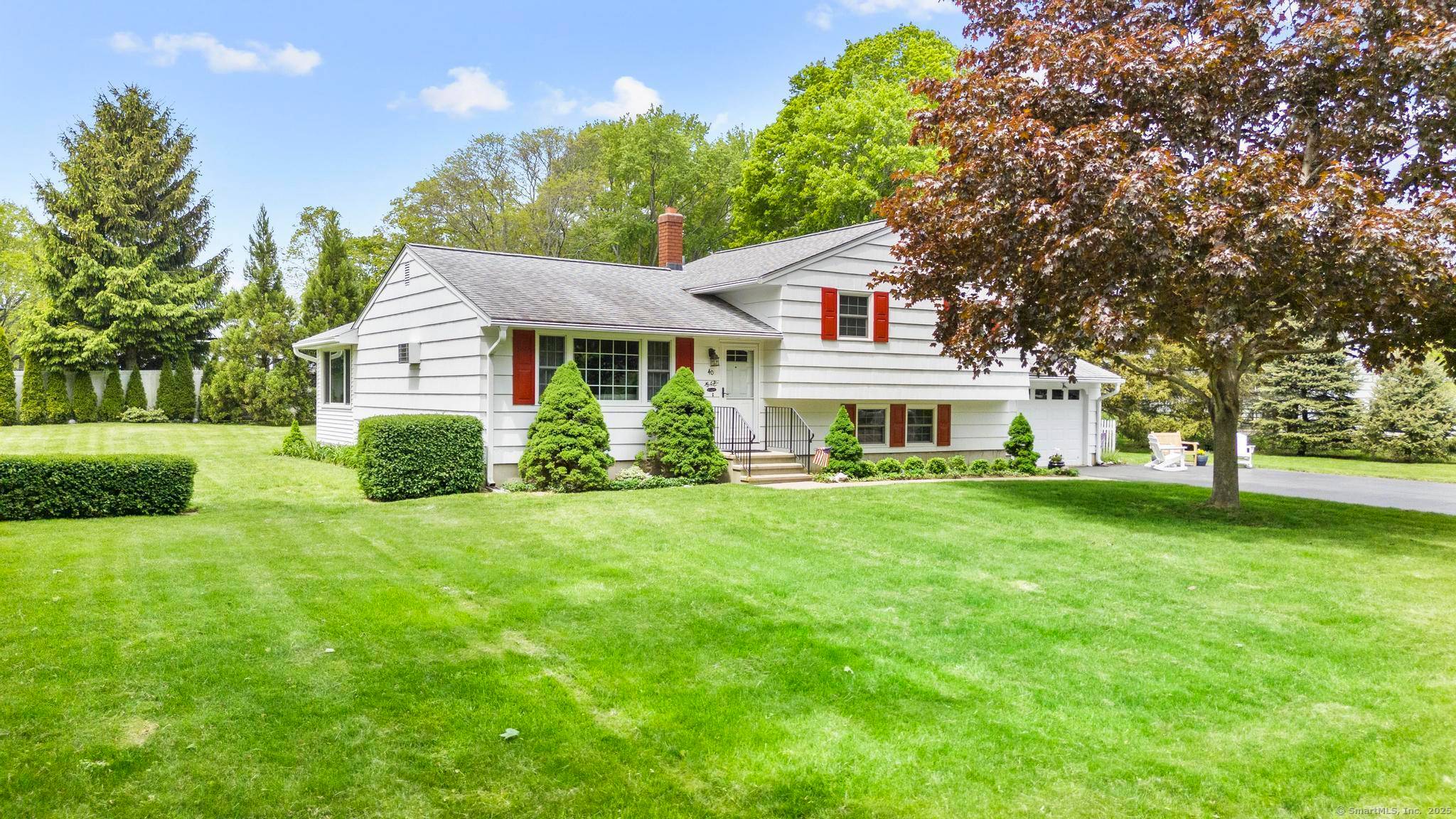Welcome to 40 Green Acres Drive, an adorable home on a side street located close to all Madison and Guilford amenities, including the beach !