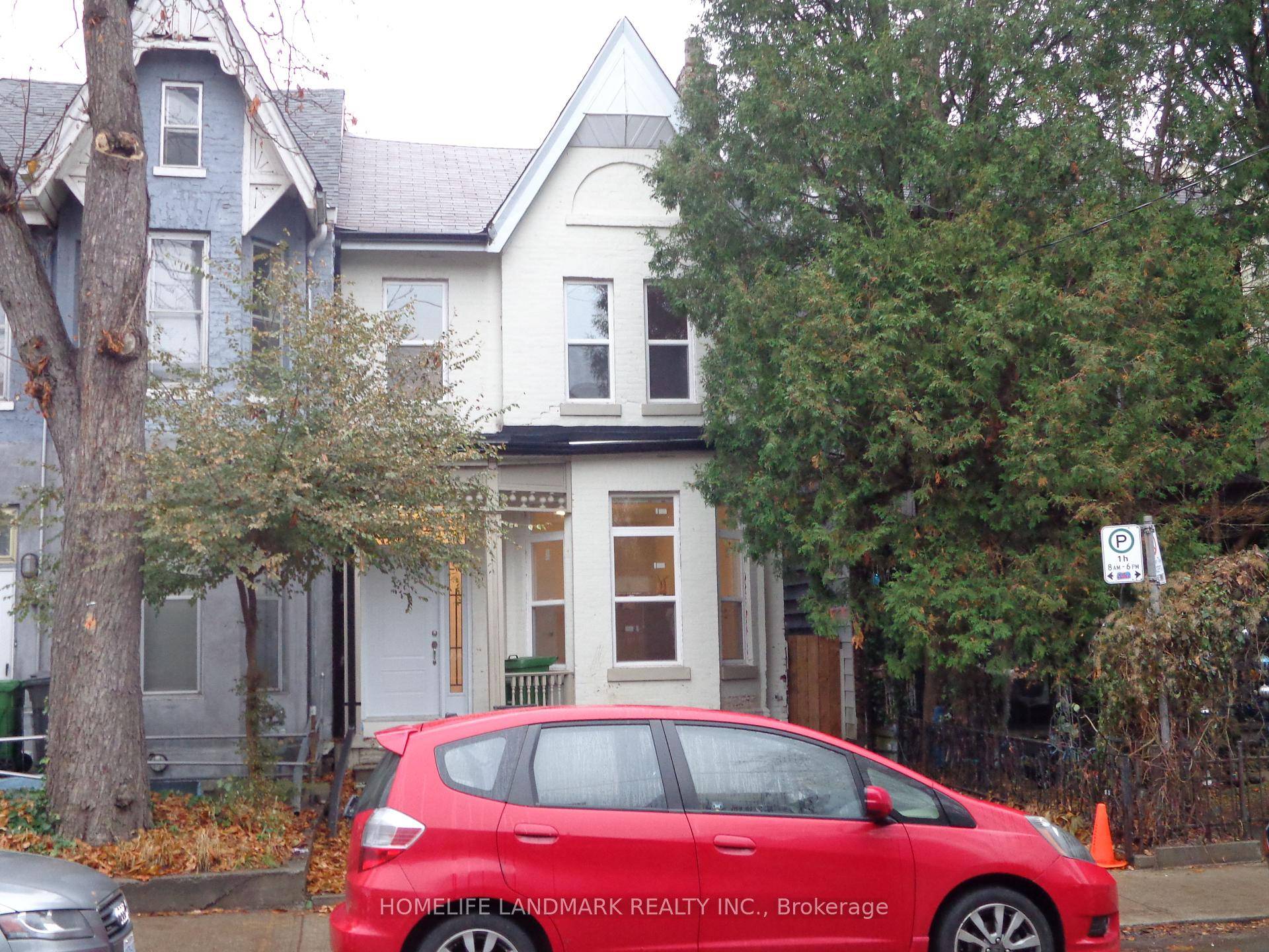 Renovated Large And Bright 3 Bedroom Apt At University Of Toronto Neighborhood, Main Floor 10 Ft Ceiling, Modern Kitchen amp ; Bath, Hardwood Floor And Ceramic Throughout, Newer Stainless Appliances ...