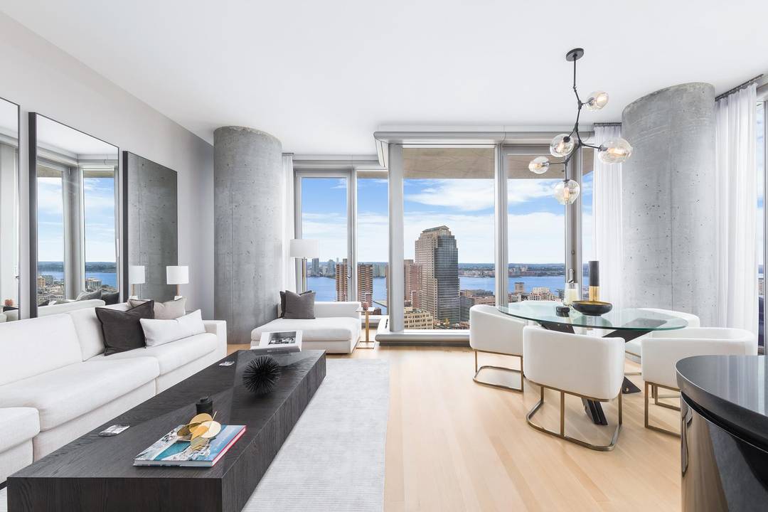 Rising above the Tribeca skyline, 56 Leonard Street is a landmark of contemporary architecture and urban sophistication.