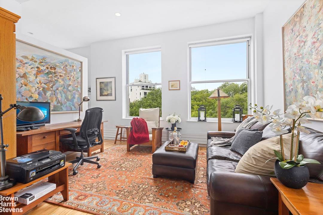 A Rare Park Facing Loft in the Iconic Forward Building Discover a unique opportunity to own a loft style one bedroom, one bathroom residence in the historic Forward Building a ...