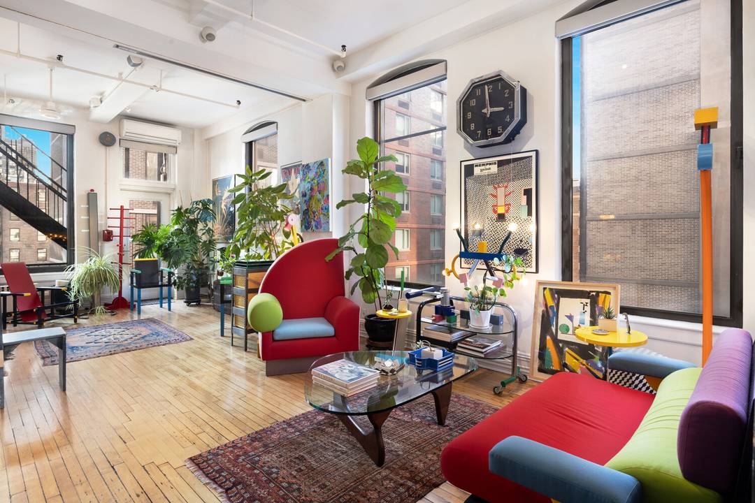 Contemporary, Sun Filled Magic in the Heart of NoMad This sophisticated SMART home is fully wired for modern living, with remote control of lighting, window shades, and the front door ...