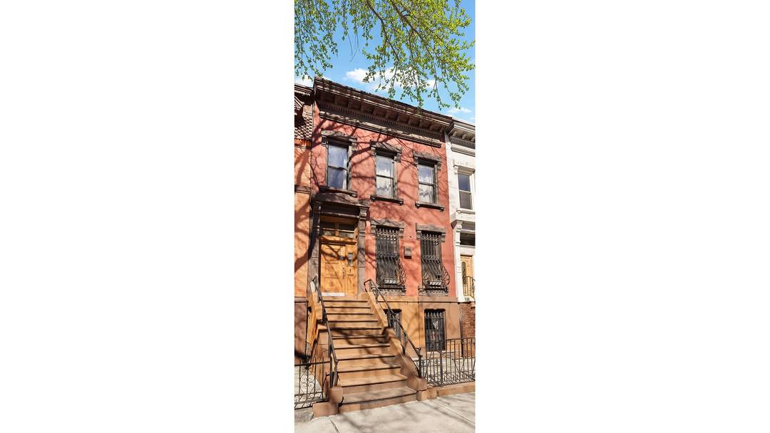 FIRST SHOWING WILL BE VIA OPEN HOUSE TUESDAY.