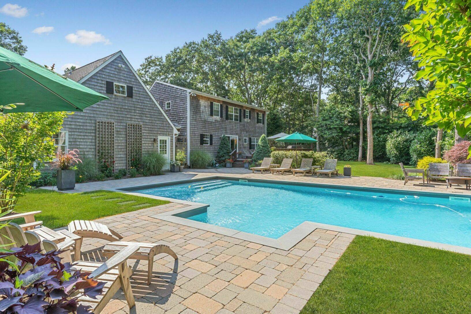 Gorgeous Bridgehampton Home Close to All!