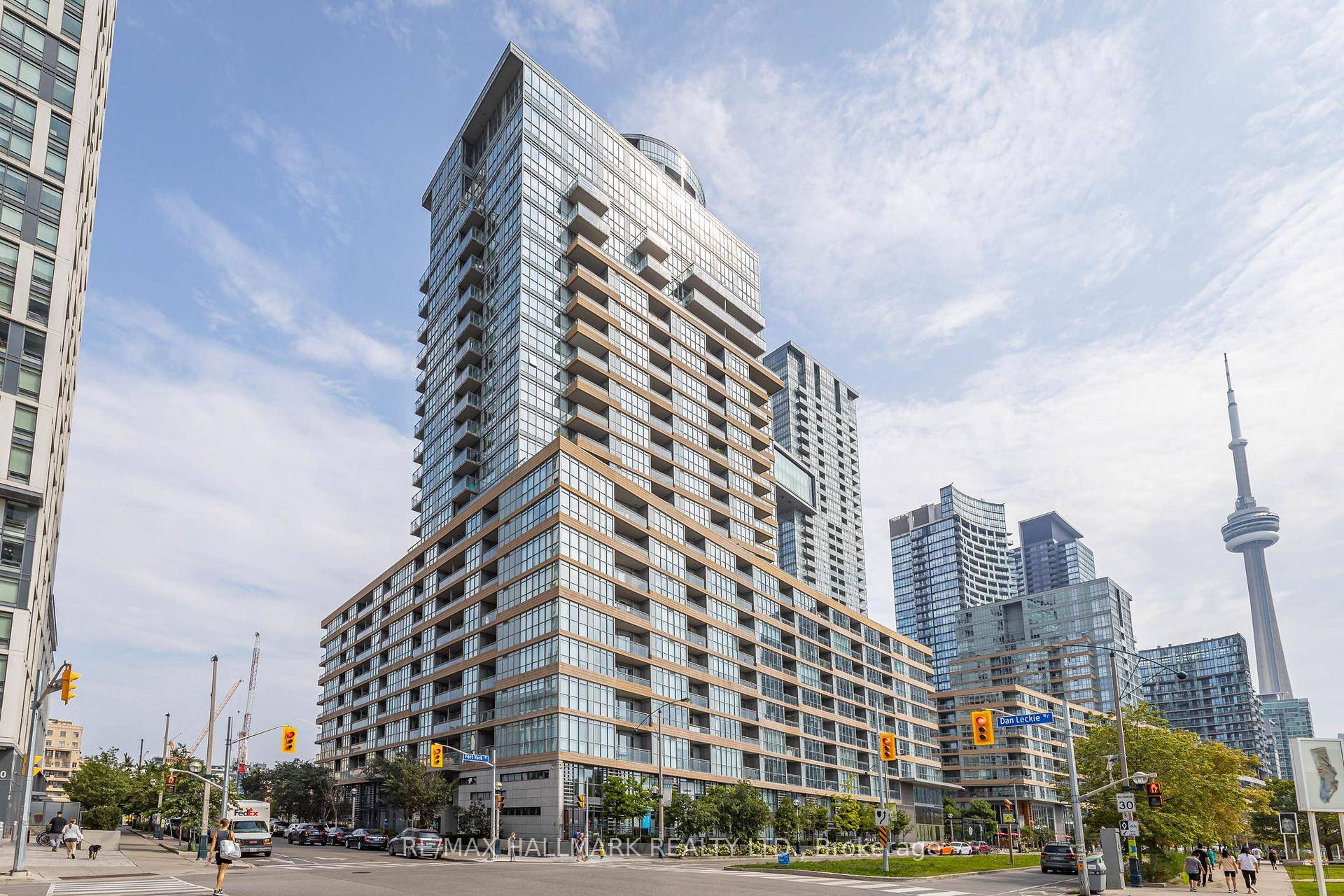 This sun drenched 1 bedroom den corner suite boasts 702 sq ft of perfectly designed living space plus a private balcony with sweeping panoramic city views.