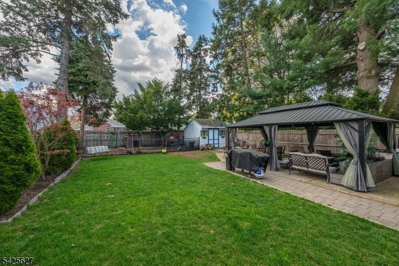 Welcome to this spacious and versatile home, offering an abundance of living space and endless possibilities !