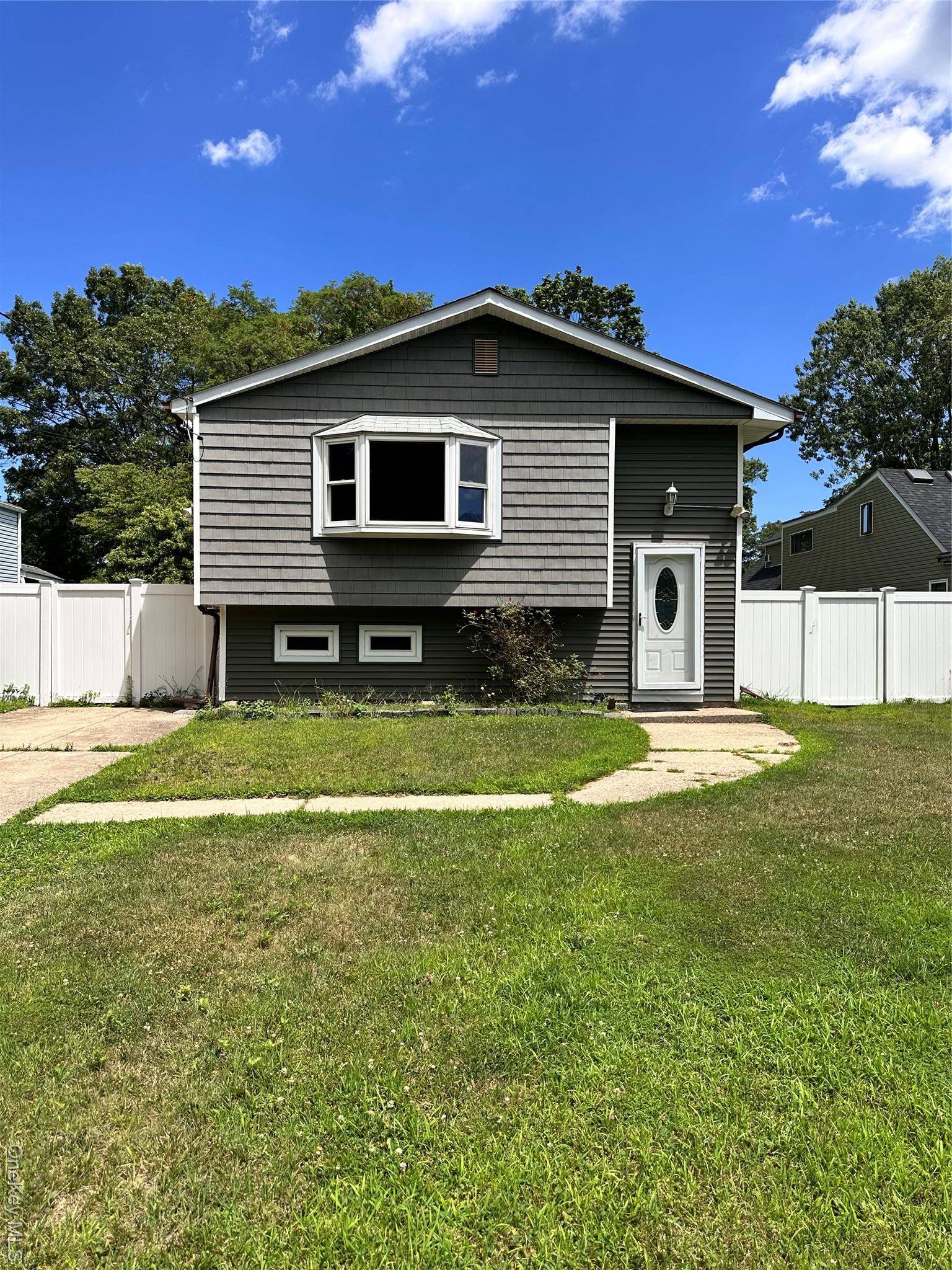 This is a In LIne Hi Ranch SOLD AS IS CONDITION ONLY No Kitchen, Cabinets only Appliances, Needs Kitchen Cabinets and Sink, Design Your Own, Upper Level Completely Gutted and ...