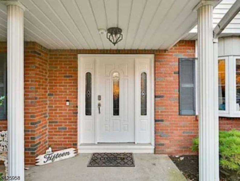 Welcome to 15 Sweetwood Ct, a spacious, beautifully maintained 5 bedroom, 3 bath home combining comfort, function, and modern appeal.