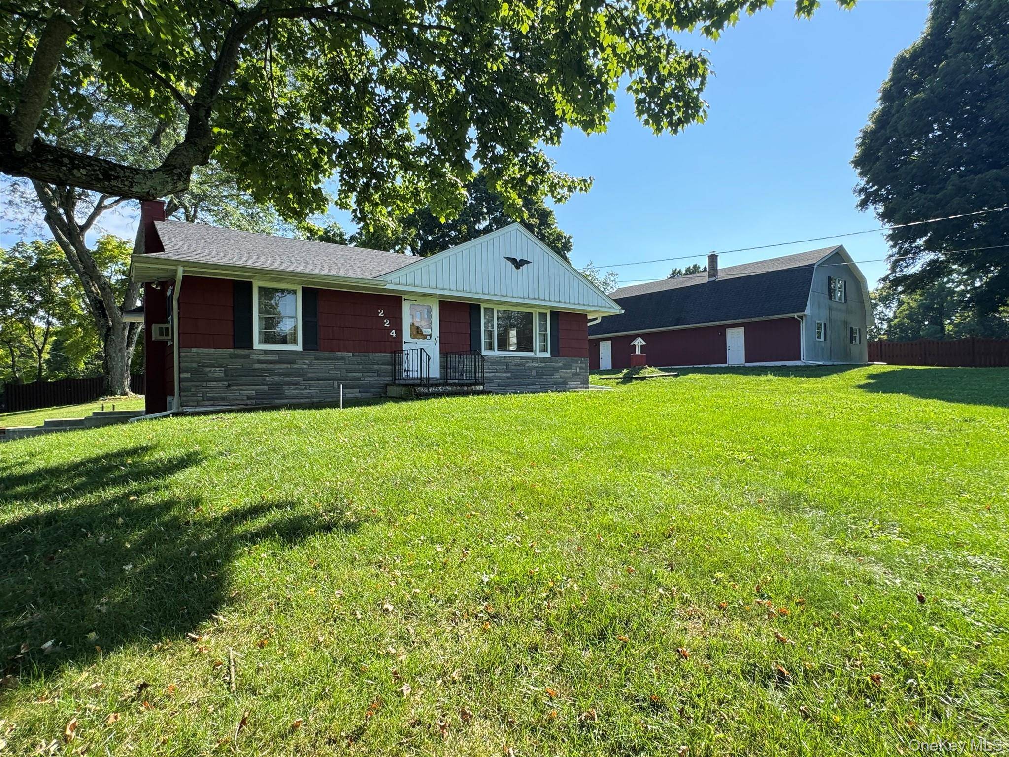 SPECTACULAR OPPORTUNITY TO LIVE AND WORK ON 1.