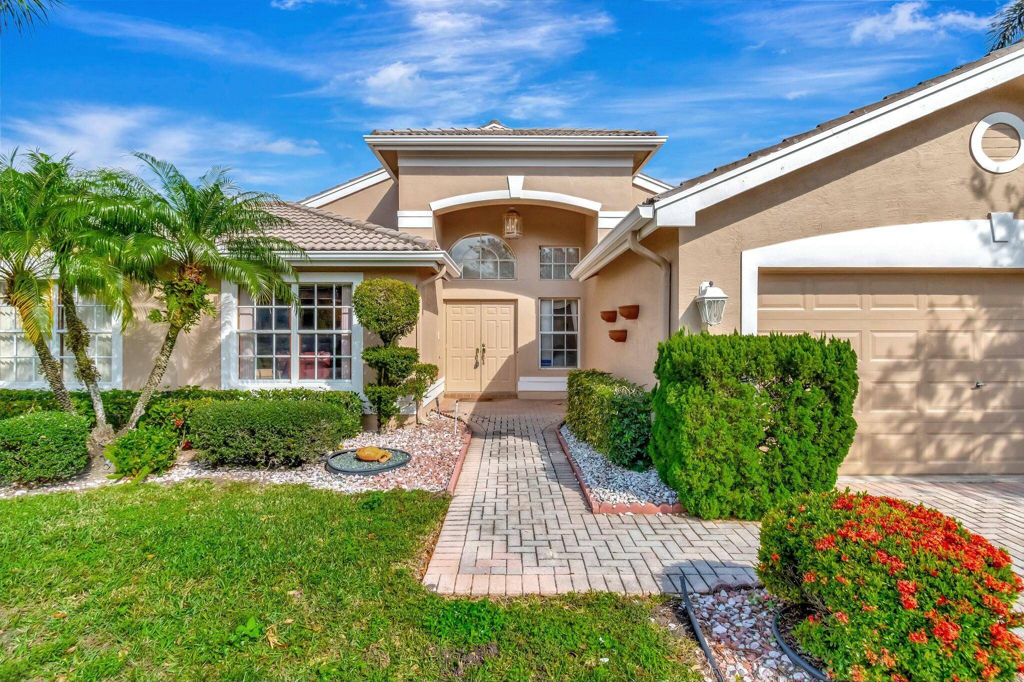 ELEGANT LAKEFRONT GRANADA, 2400 sf of expansive living space, many high end upgrades.