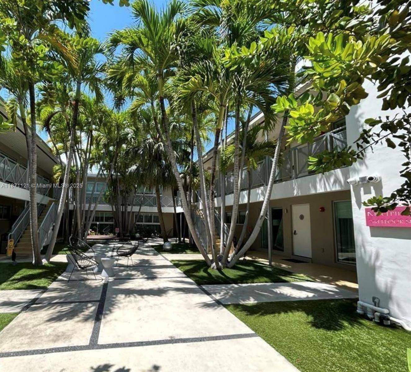 Fully renovated Condo hotel, 2 bedrroms 1 Bath, 806 SqFt.