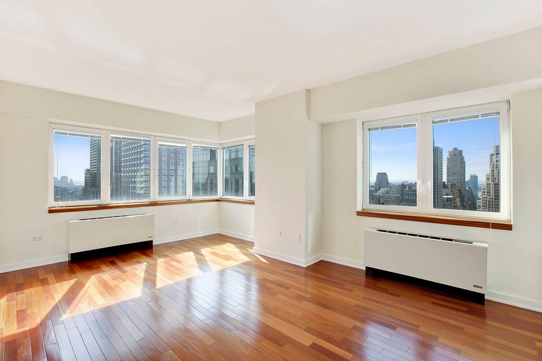 Breathtaking South amp ; West Views at 425 Fifth Avenue, Unit 41C Welcome to the pinnacle of city living in this stunning corner residence at 425 Fifth Avenue.