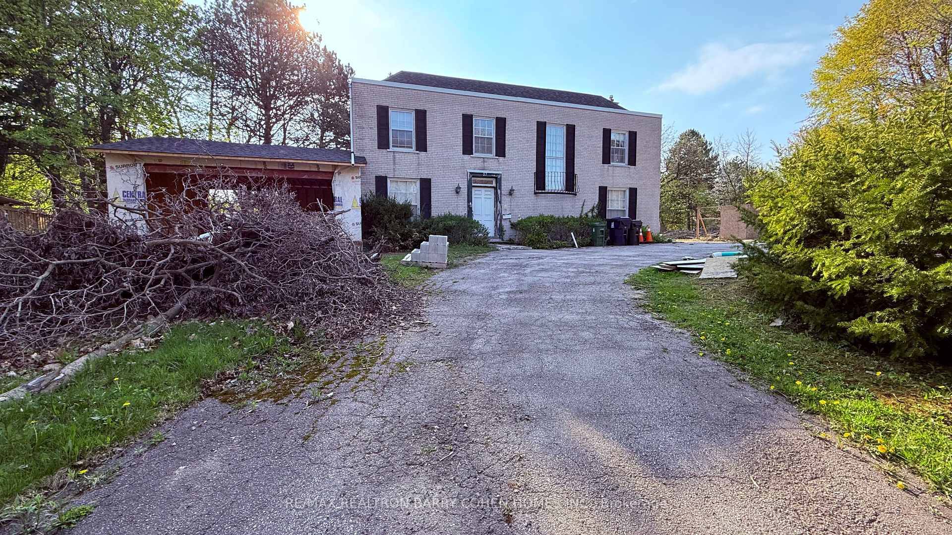 Prestigious Big Lot in Bridle Path Community !