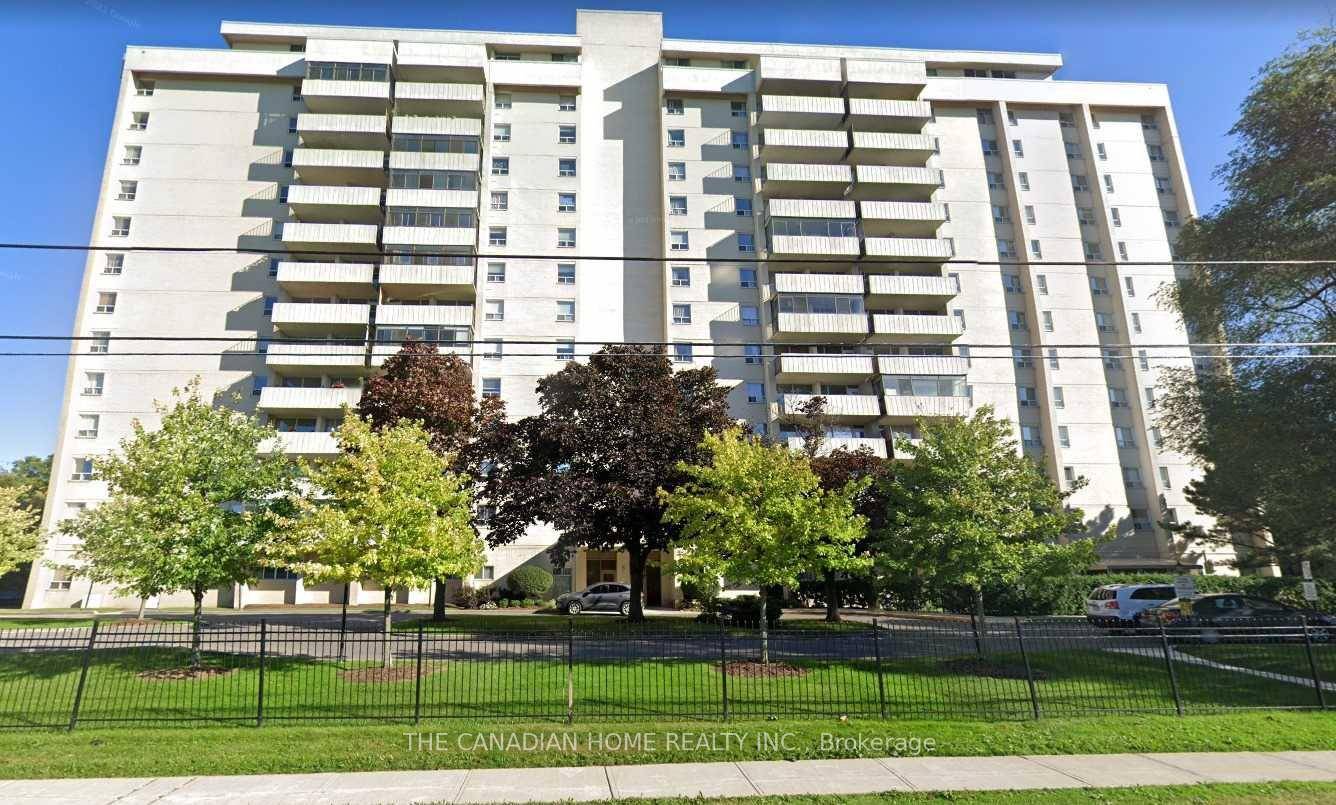 Discover this beautifully maintained and spacious 1 bedroom condo located in the desirable Bluffs neighbourhood.