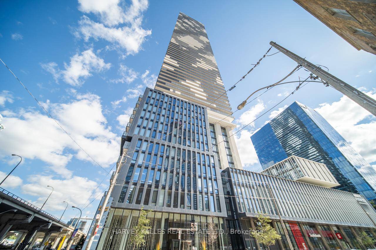 Iconic Sugar Wharf Condos by Menkes2 Bed 2 Bath Parking Southeast Lake View Luxury waterfront living in this 852 sq.