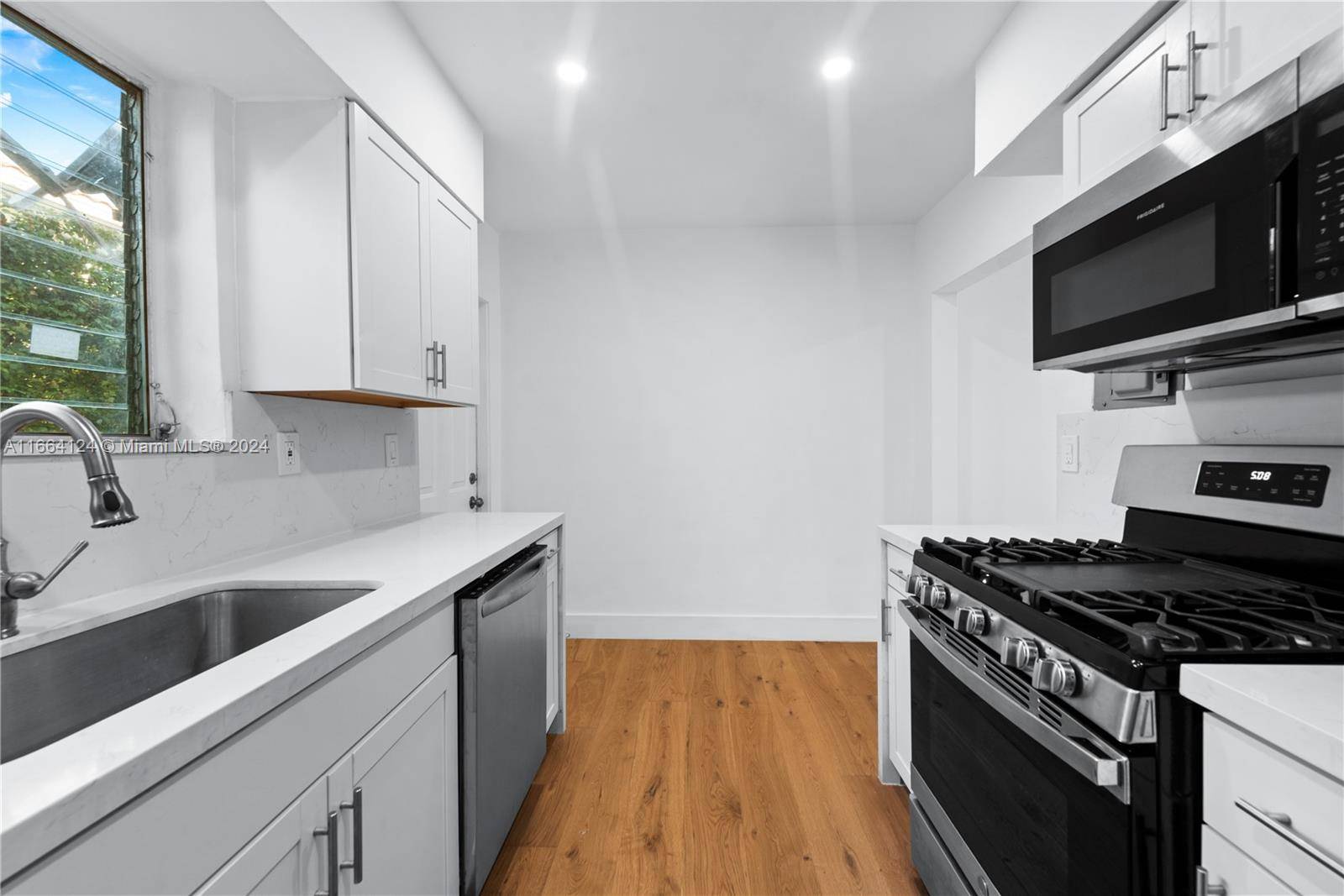 Welcome to your home in the HEART of beautiful Bay Harbor Islands.