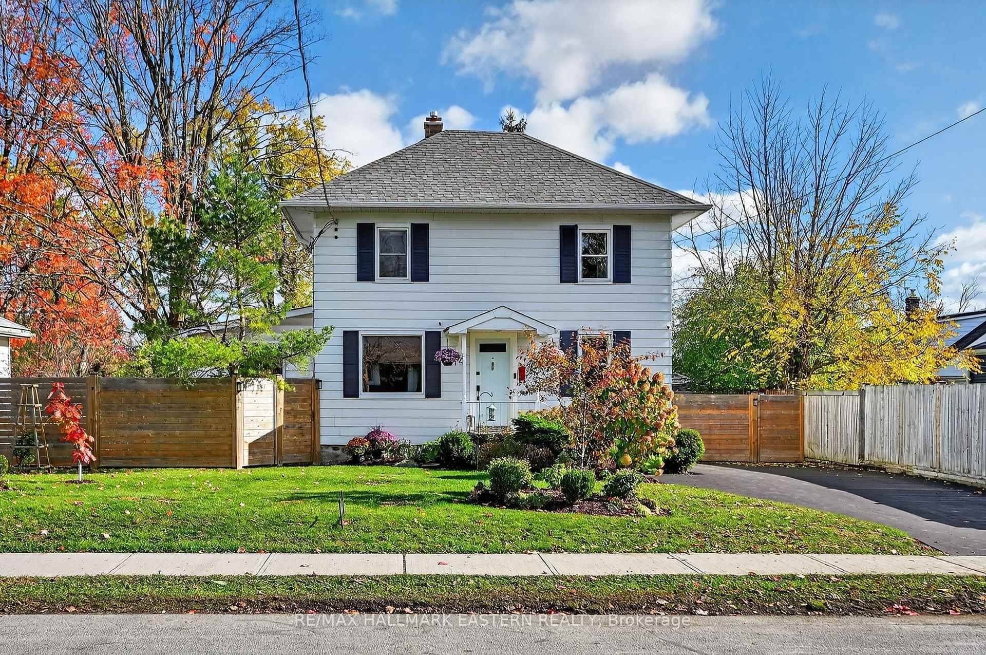 Welcome to this charming 3 bedroom, 2 bath, 2 storey home nestled on a quiet cul de sac just steps from PRHC.