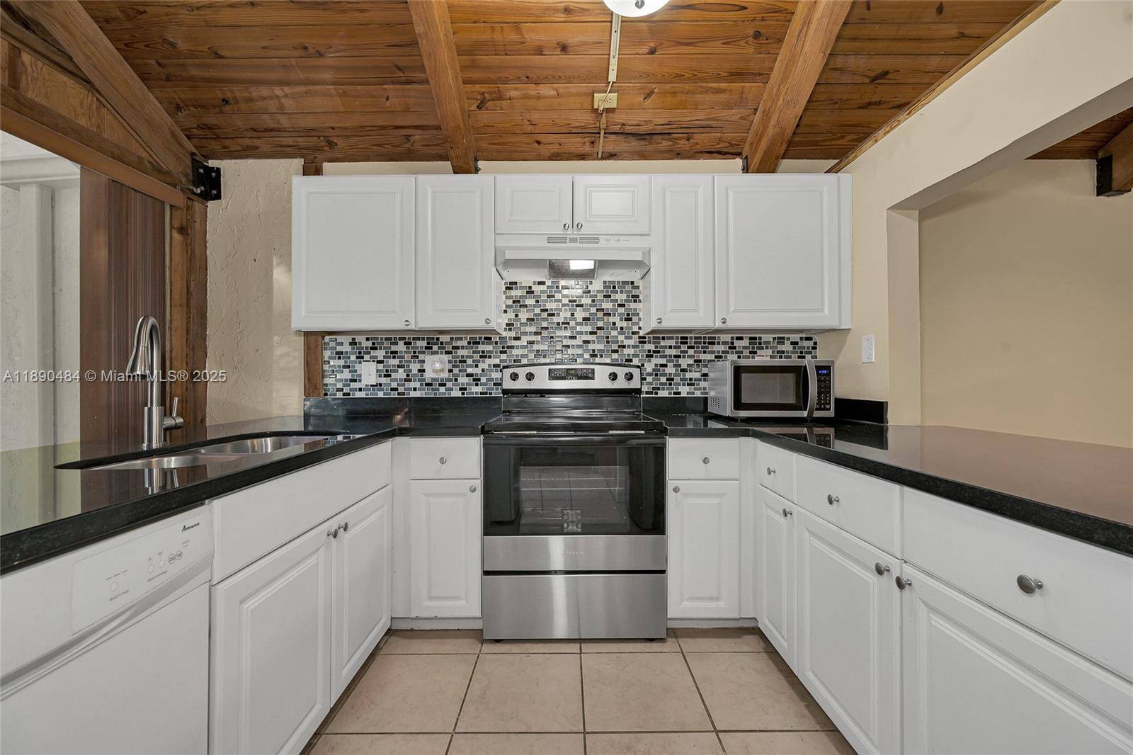 Rarely available 2BR 2BA townhome in the highly sought after Lofts of Palm Aire !