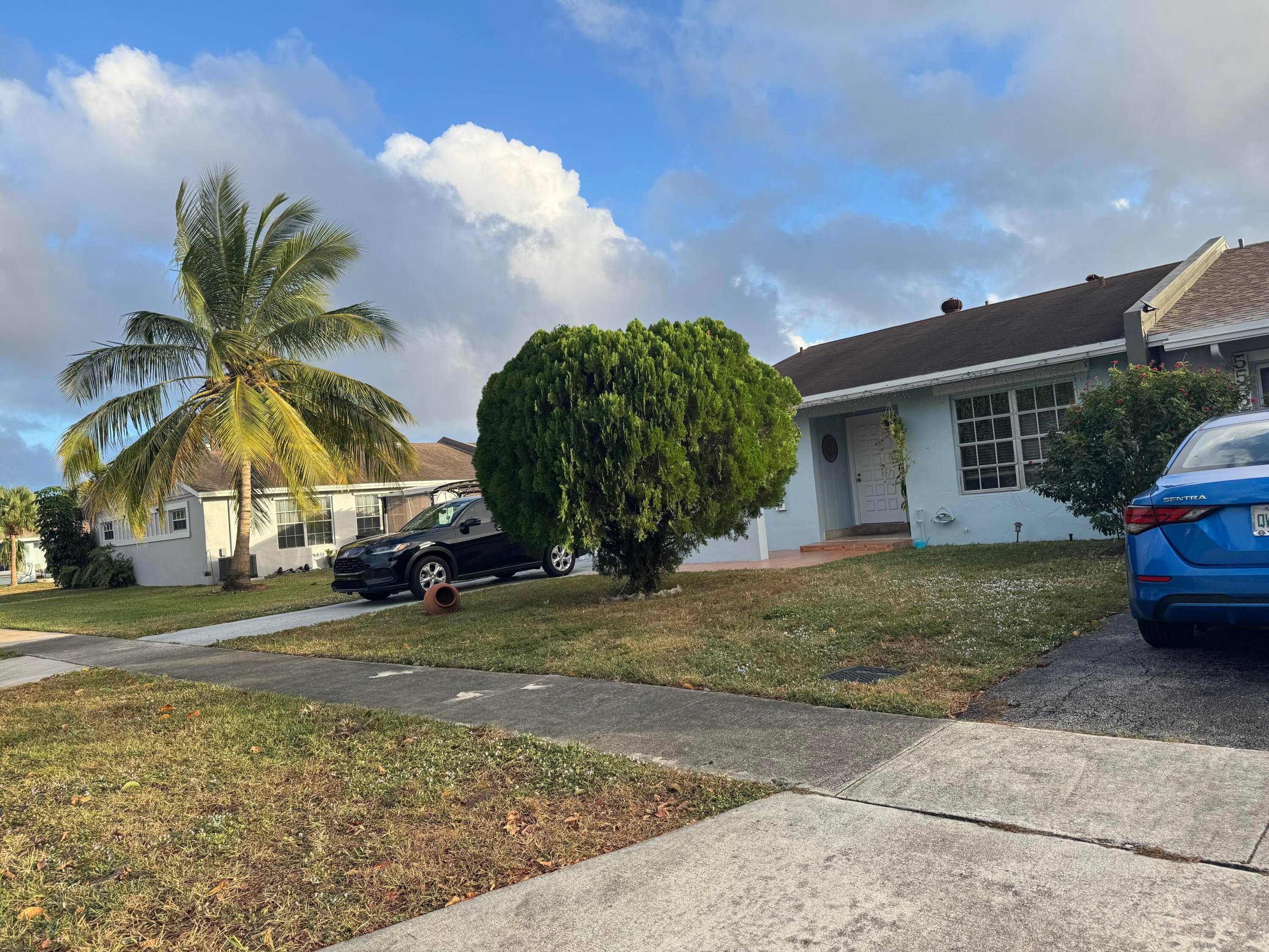 Beautiful 2 bedroom, 2 bathroom property located in a peaceful neighborhood.