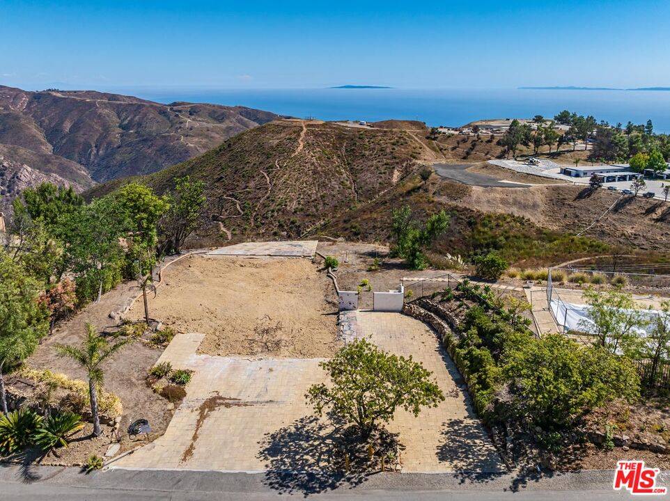 23224  W Paloma Blanca Dr Malibu La