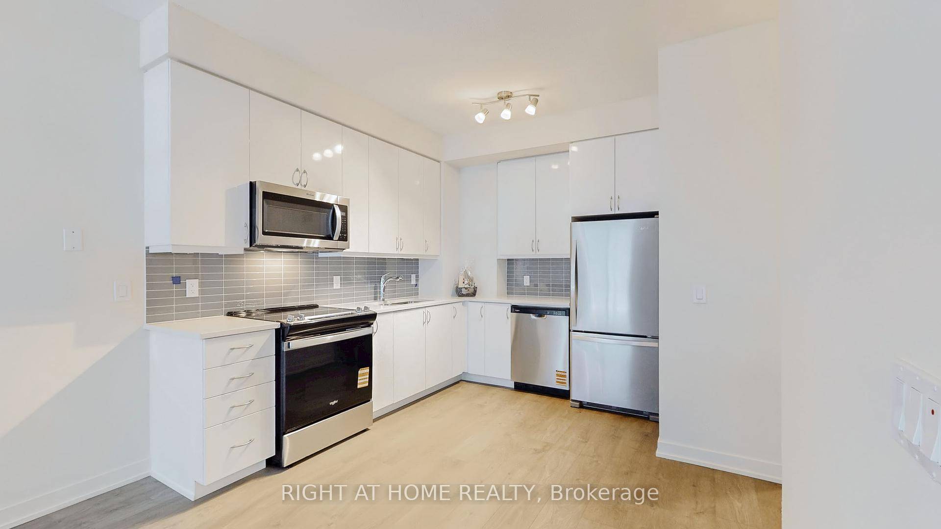 Welcome To Waters Edge ! This Spacious 1 Bedroom, 1 Bathroom Condo Offers 535 Sq.