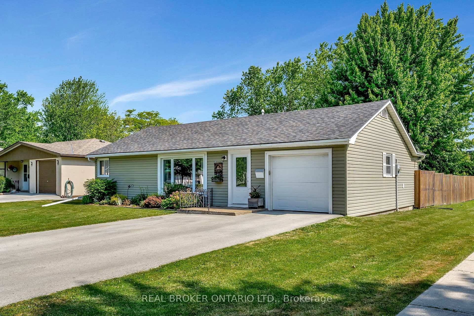 Welcome to this charming three bedroom, one bathroom bungalow located in a prime area of Dunnvilleperfectly suited for first time buyers or growing families.