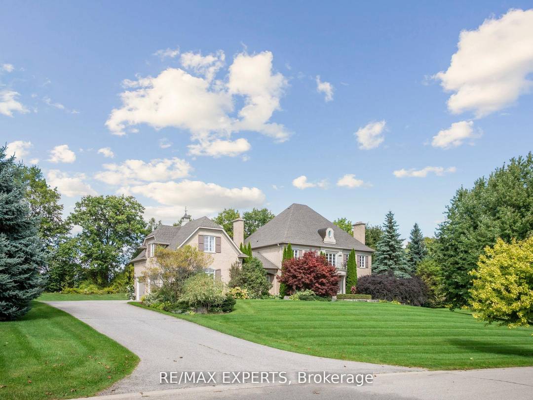 Welcome to this Exquisite, Luxury Custom Built Residence in Prestigious Fairfield Estates.