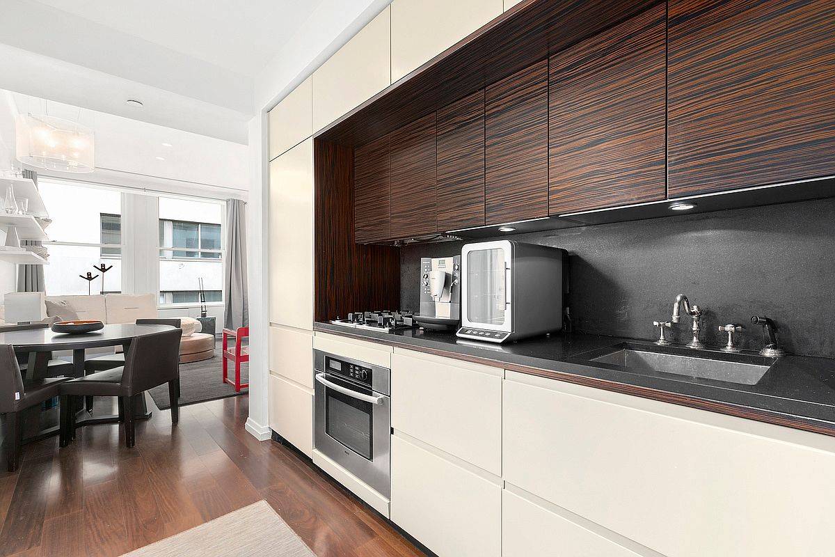 This exceptional fully furnished 1 bedroom, 1.
