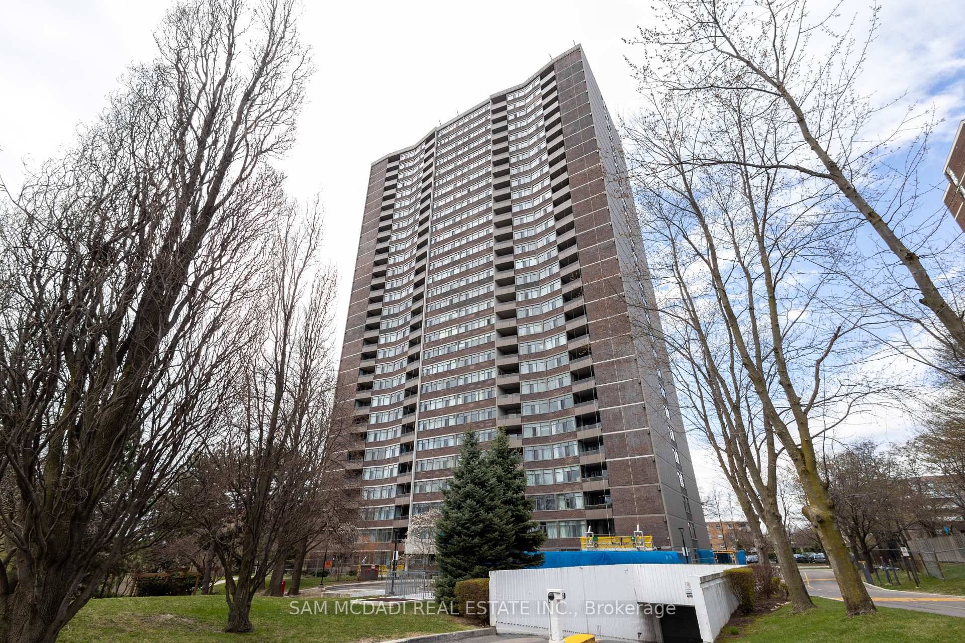 Welcome to your cozy retreat located in the heart of Cooksville, Mississauga !