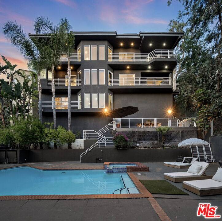 3275  N Knoll Dr 5BR Hollywood Hills East La