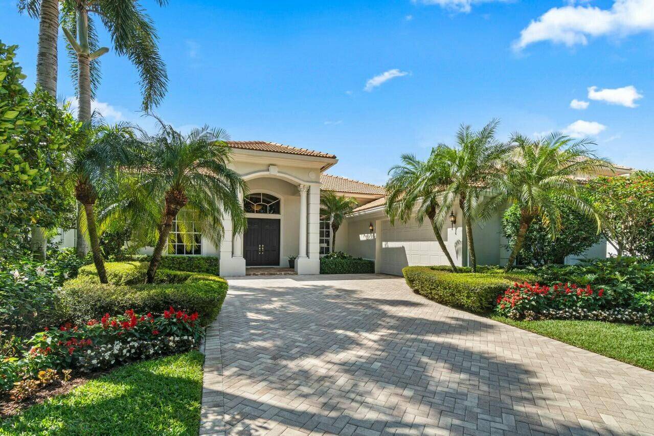 Located around the corner from the BallenIsles East gate, you will find 112 Chasewood Circle in Arbor Chase, a lovely 23 home community with ample parking, abundant exclusive common area, ...